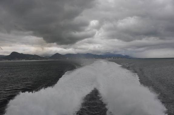 Port of Spain, em Trinidad, fica para trás na nossa viagem para Tobago